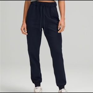 Lululemon black stretch luxtreme jogger